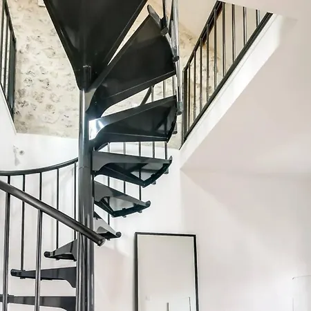 Maison Moderne Et Spacieuse Au Centre De